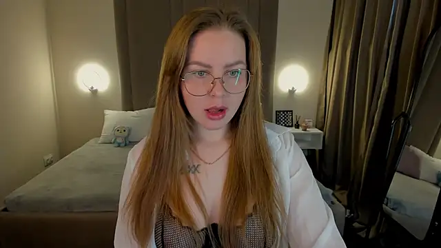 MikaBloom online show from 2, 10, 2025