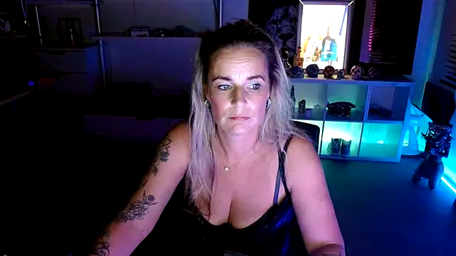 Mrs-Aurora online show from 12, 10, 2025