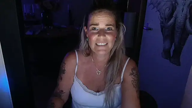 Mrs-Aurora online show from 5, 7, 2026