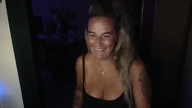 Mrs-Aurora online show from 5, 8, 2026
