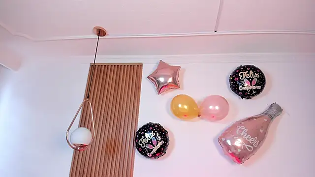 NicolWhite online show from 11, 10, 2025