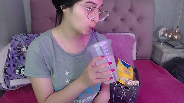 laurenelove online show from 9, 10, 2025