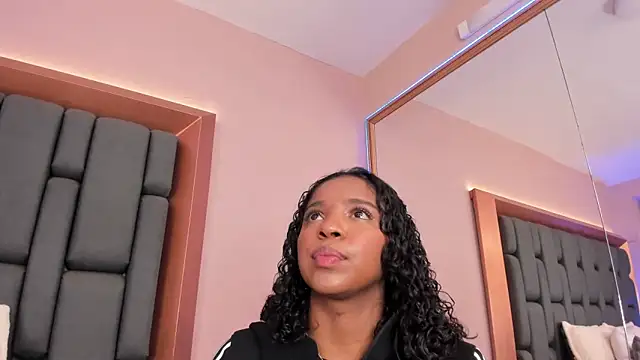 LisaMendez online show from 13, 9, 2025