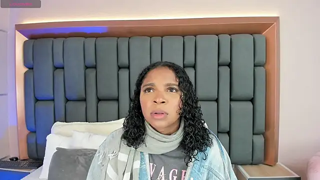 LisaMendez online show from 10, 10, 2025