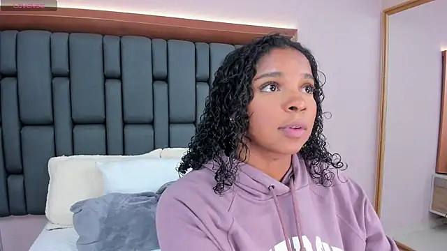 LisaMendez online show from 18, 10, 2025