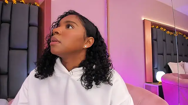 LisaMendez online show from 14, 12, 2025