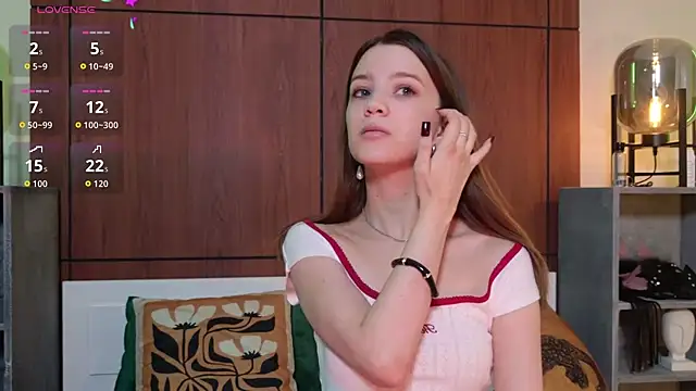 Alison kisss online show from 18, 4, 2026