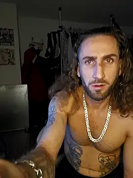 Snapshot of SugarThug chatting on 23, 9, 2025 SugarThug online show from 23, 9, 2025