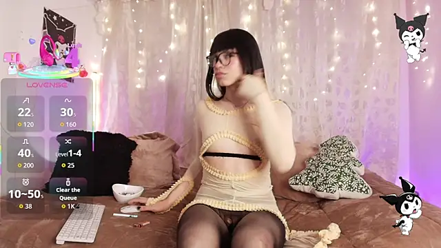 Snapshot of GothBella chatting on 5, 12, 2025 GothBella online show from 5, 12, 2025