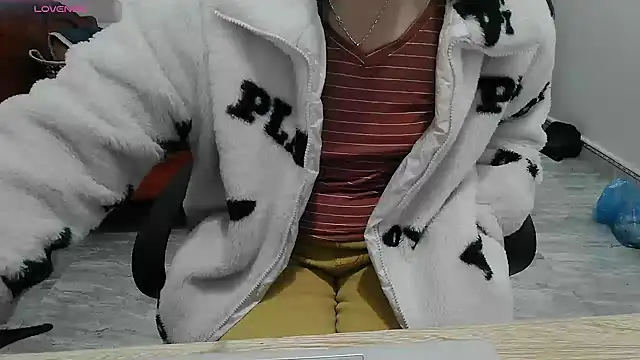 Snapshot of Owe_chan chatting on 25, 11, 2025 Owe chan online show from 25, 11, 2025