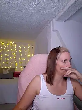 Snapshot of SexyJulia21 chatting on 10, 2, 2025 SexyJulia21 online show from 10, 2, 2025