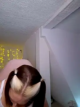 Snapshot of SexyJulia21 chatting on 12, 2, 2025 SexyJulia21 online show from 12, 2, 2025