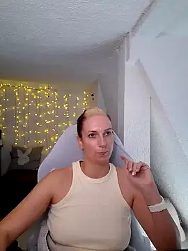 Snapshot of SexyJulia21 chatting on 7, 3, 2025 SexyJulia21 online show from 7, 3, 2025