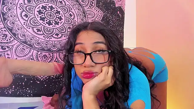 Snapshot of EMILYY_WALKER chatting on 3, 6, 2026 EMILYY WALKER online show from 3, 6, 2026