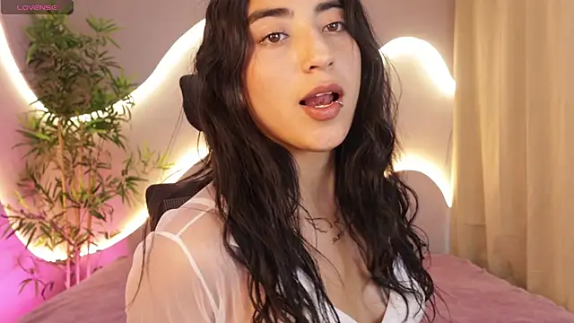 Emma and Issac online show from 20, 4, 2026