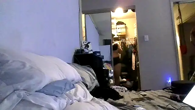 Triggerhappycj100 online show from 19, 4, 2026