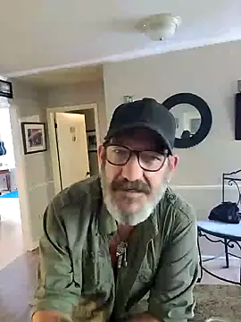 Snapshot of FoxnMouse chatting on 7, 10, 2025 FoxnMouse online show from 7, 10, 2025