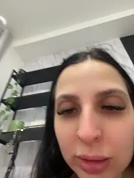 yumi-hot online show from 10, 6, 2026