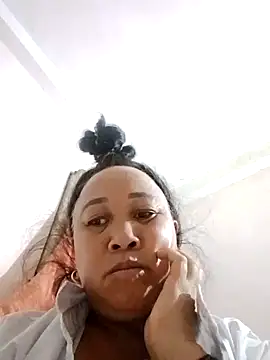 Snapshot of Mamapm20 chatting on 8, 10, 2025 Mamapm20 online show from 8, 10, 2025