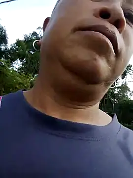 Snapshot of Mamapm20 chatting on 13, 10, 2025 Mamapm20 online show from 13, 10, 2025