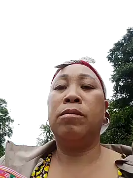 Snapshot of Mamapm20 chatting on 16, 10, 2025 Mamapm20 online show from 16, 10, 2025