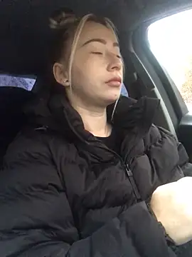 Reina Cummings online show from 7, 10, 2025