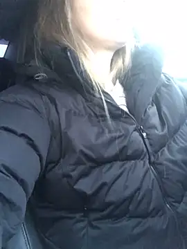 Reina Cummings online show from 9, 10, 2025