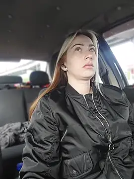 Reina Cummings online show from 22, 4, 2026