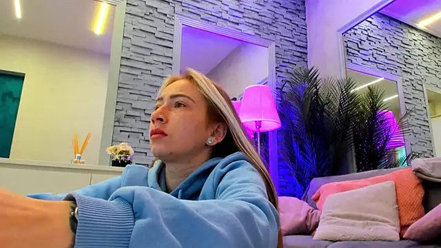 Reina Cummings online show from 26, 4, 2026