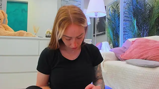 Reina Cummings online show from 12, 6, 2026