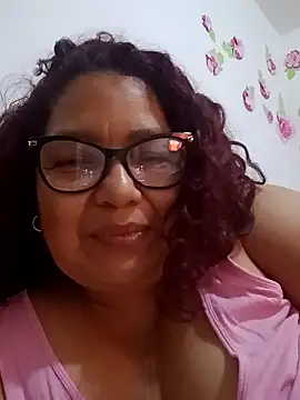 Snapshot of ladytropical1 chatting on 5, 10, 2025 ladytropical1 online show from 5, 10, 2025