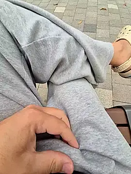 Snapshot of starvingo2002 chatting on 8, 11, 2025 starvingo2002 online show from 8, 11, 2025