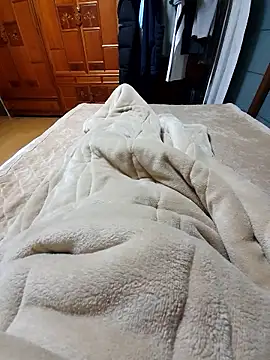 Snapshot of starvingo2002 chatting on 2, 12, 2025 starvingo2002 online show from 2, 12, 2025