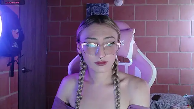 Andrea camilaaa online show from 26, 3, 2026