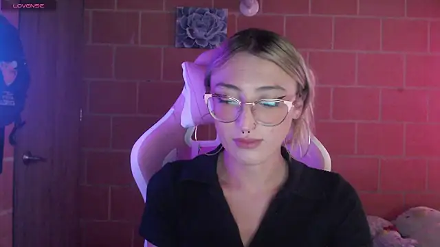 Andrea camilaaa online show from 9, 4, 2026