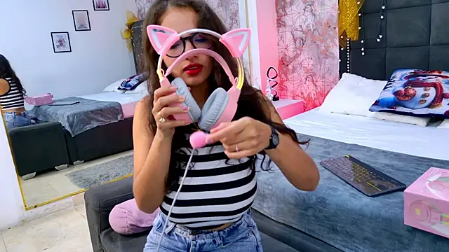 Angelique Angell online show from 19, 12, 2025