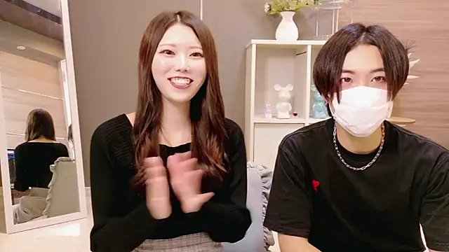 Snapshot of Reto-sama chatting on 8, 10, 2025 Reto-sama online show from 8, 10, 2025