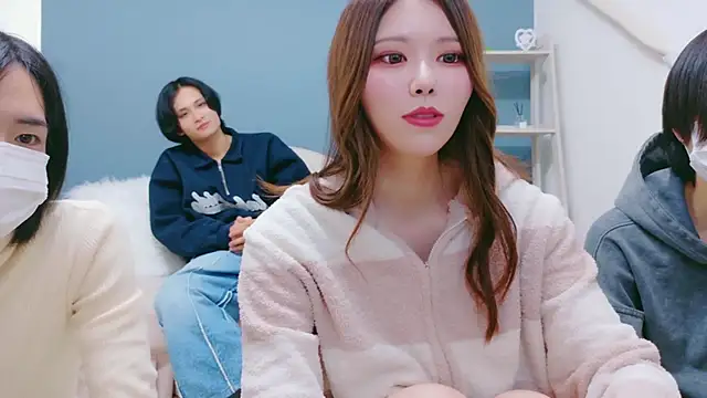 Snapshot of Reto-sama chatting on 26, 11, 2025 Reto-sama online show from 26, 11, 2025