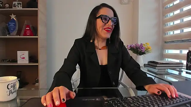 IsisNoir online show from 24, 4, 2026