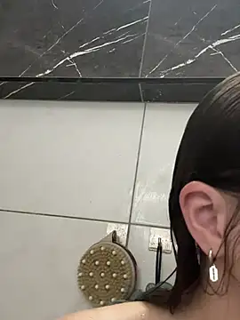 LilyIrons online show from 4, 6, 2026