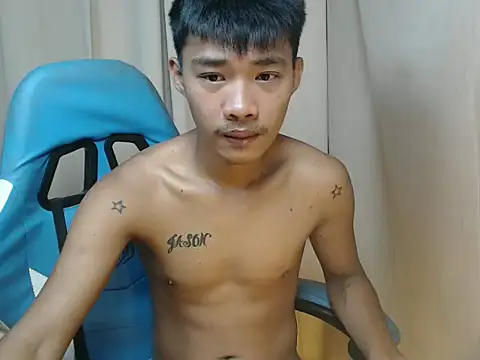 Snapshot of urasianjason chatting on 17, 12, 2025 urasianjason online show from 17, 12, 2025