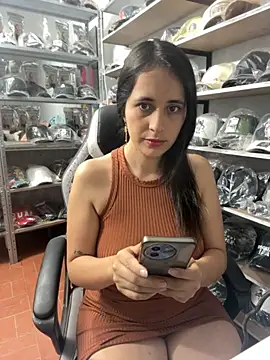 Snapshot of GiaDuque chatting on 6, 10, 2025 GiaDuque online show from 6, 10, 2025