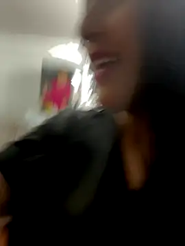 Snapshot of GiaDuque chatting on 9, 10, 2025 GiaDuque online show from 9, 10, 2025