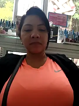 Snapshot of hiilarybrown chatting on 10, 9, 2025 hiilarybrown online show from 10, 9, 2025