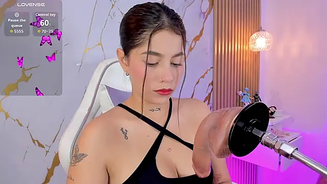 alissaowens  online show from 30, 11, 2025