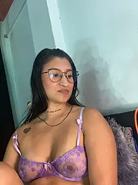 EVAH LEE  online show from 23, 4, 2026