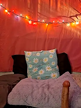 PeachyAriel online show from 13, 10, 2025