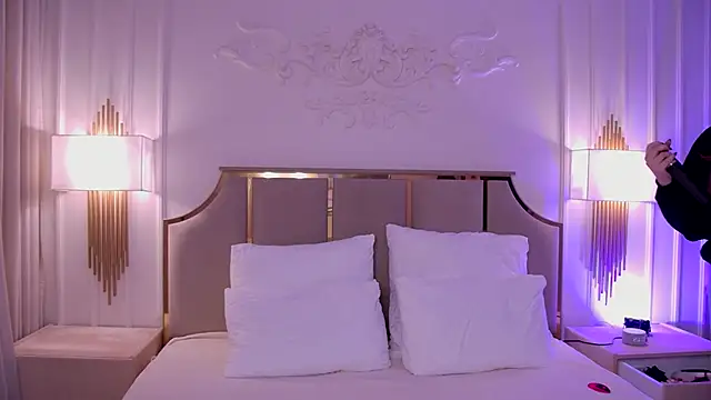 MeganStrain online show from 10, 9, 2025