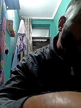 Snapshot of amitkumarkangra chatting on 8, 10, 2025 amitkumarkangra online show from 8, 10, 2025