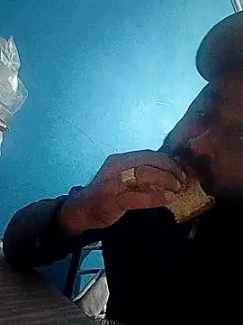 Snapshot of amitkumarkangra chatting on 24, 11, 2025 amitkumarkangra online show from 24, 11, 2025